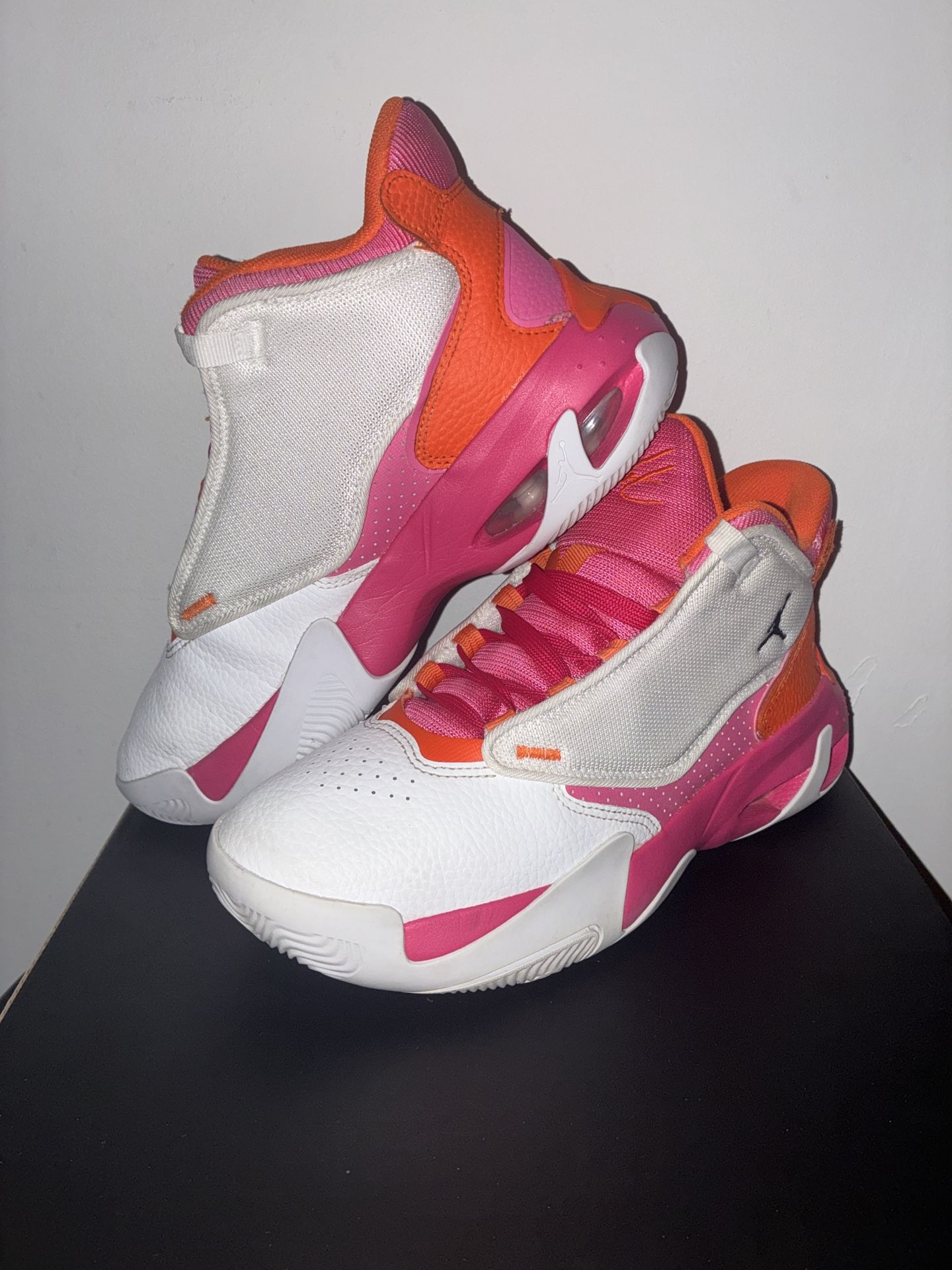 Air Jordan Max  Aura 4 GS White Pink Orange Youth 6.5Y / Women’s 7.5 DV0490-168