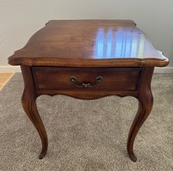 Vintage Ethan Allen French Country End Table / Side Table – Solid Wood