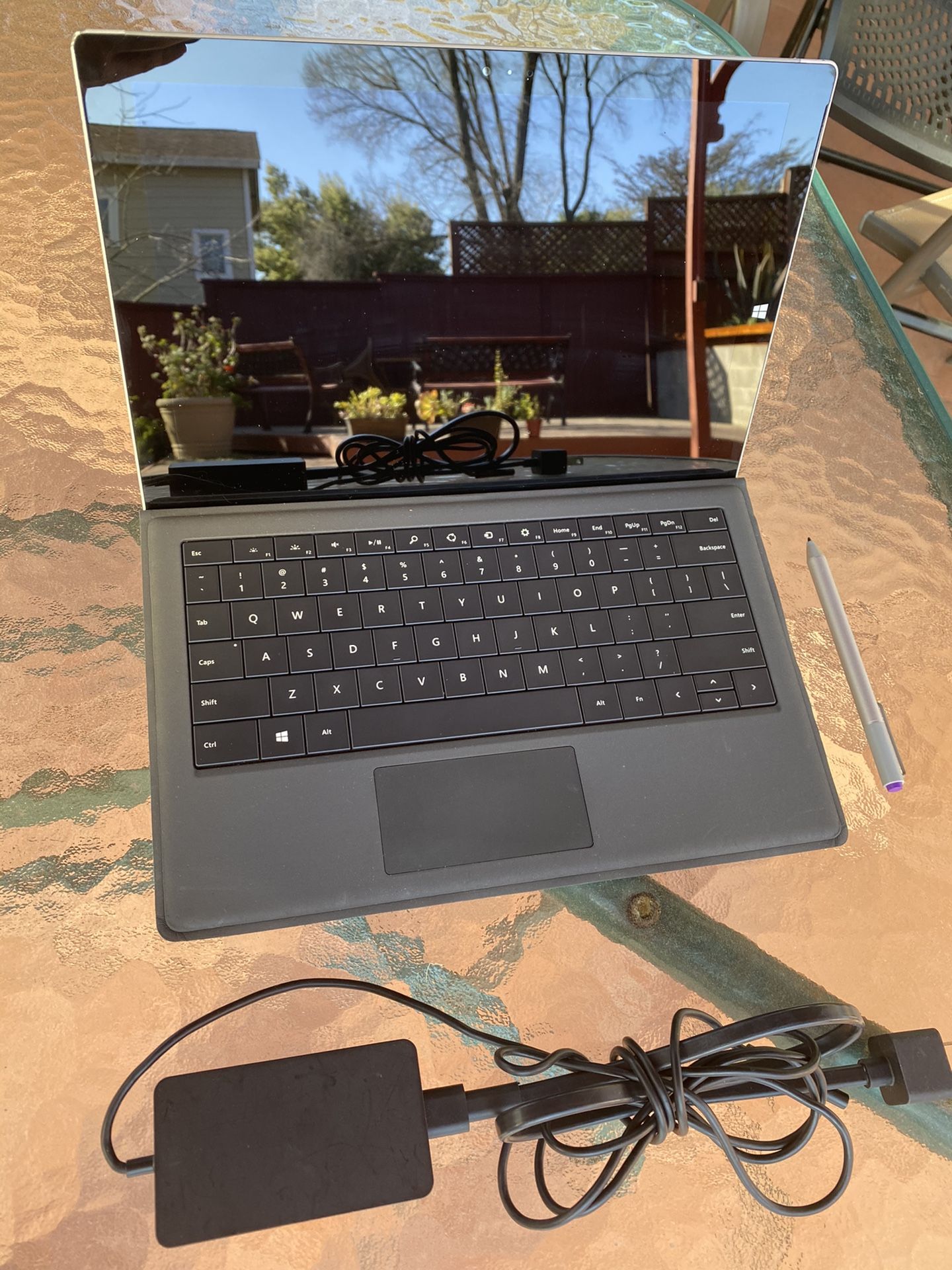 Microsoft Surface Pro tablet computer 128GB i5 Win 10 with keyboard/pen/adapter