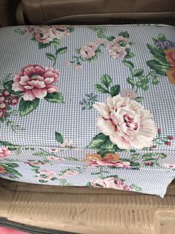 Great condition storage foot rest