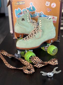 Moxi lolly roller skates (women’s size 9)