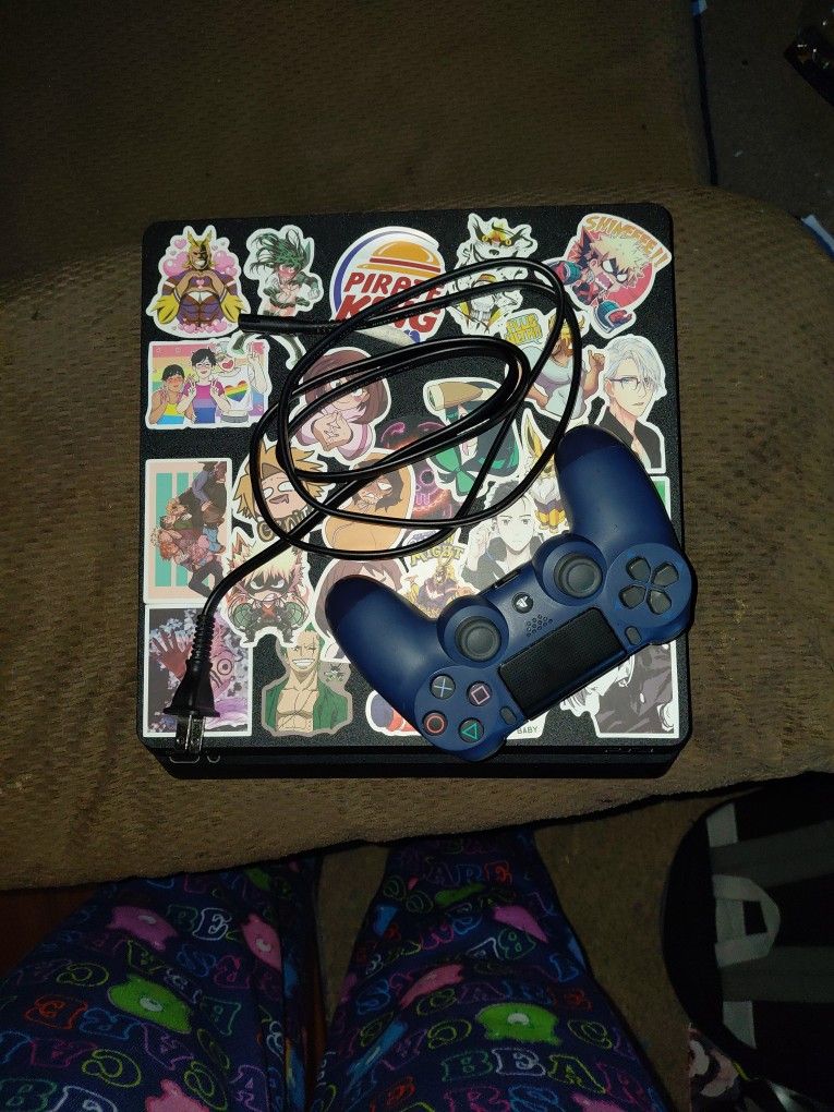 Ps4 With Power Cord And Controller