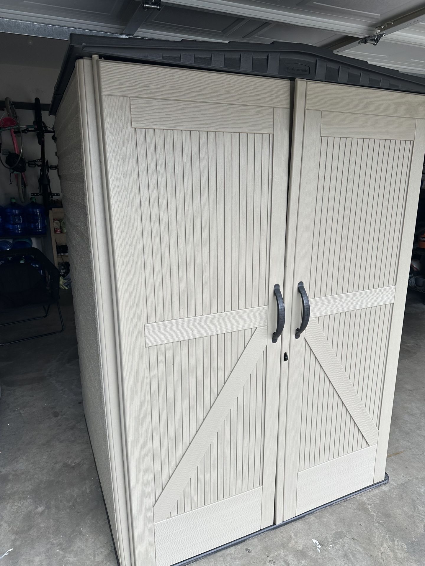 Rubbermaid Roughneck Vertical Storage Shed