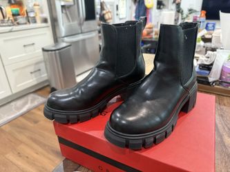 Fashion Black Boots- Size 8