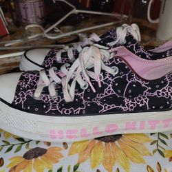 women hello kitty converse
