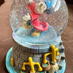 Sorcerer Mickey Snow globe 