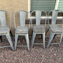 4 Bar Stools 