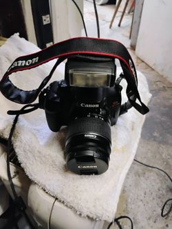 Cámara.  Canon En Buenas Condiciones.  No. Cargador