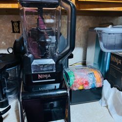 Ninja blend with all accessories in excellent condition