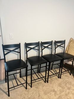 Set of 4 bar stools, painting, bed frame with drawers