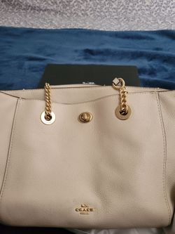 Coach purse 2 ea