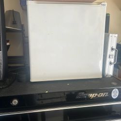 Refrigerator  Hailer