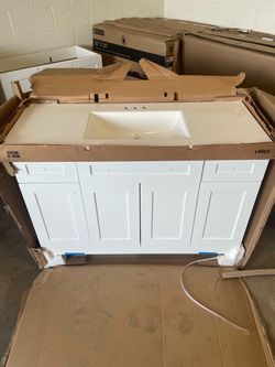 Glacier Bay Everdean 49 in. Single Sink White Freestanding Bath Vanity with White Cultured Marble Top (Assembled)
