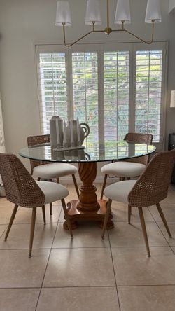 Elegant 5-Piece Dining Set – Glass Table & Carved Wood Pedestal
