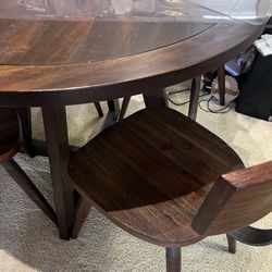 Dining table w/4 Chairs