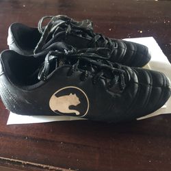 Puma Youth Size 4 Soccer Cleats
