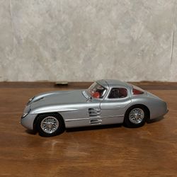 Maisto 1:18 Mercedes Benz 300 SLR metal scale model diecast car