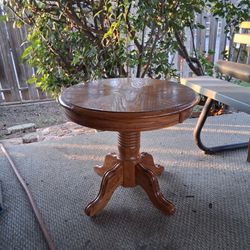 Round oak wooden table