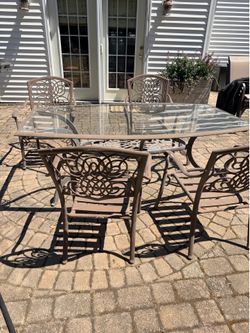 Free outdoor table and 4 chairs