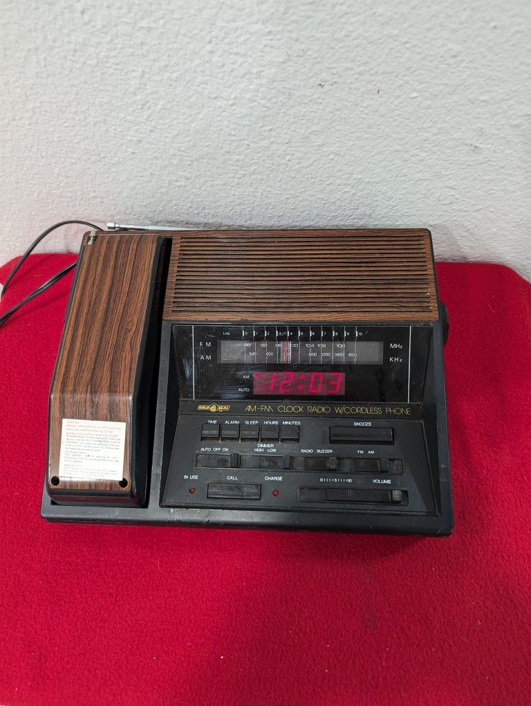 Vintage GOLD SEAL AM-FM CLOCK RADIO W/ CORDLESS PHONE Model TL-6900