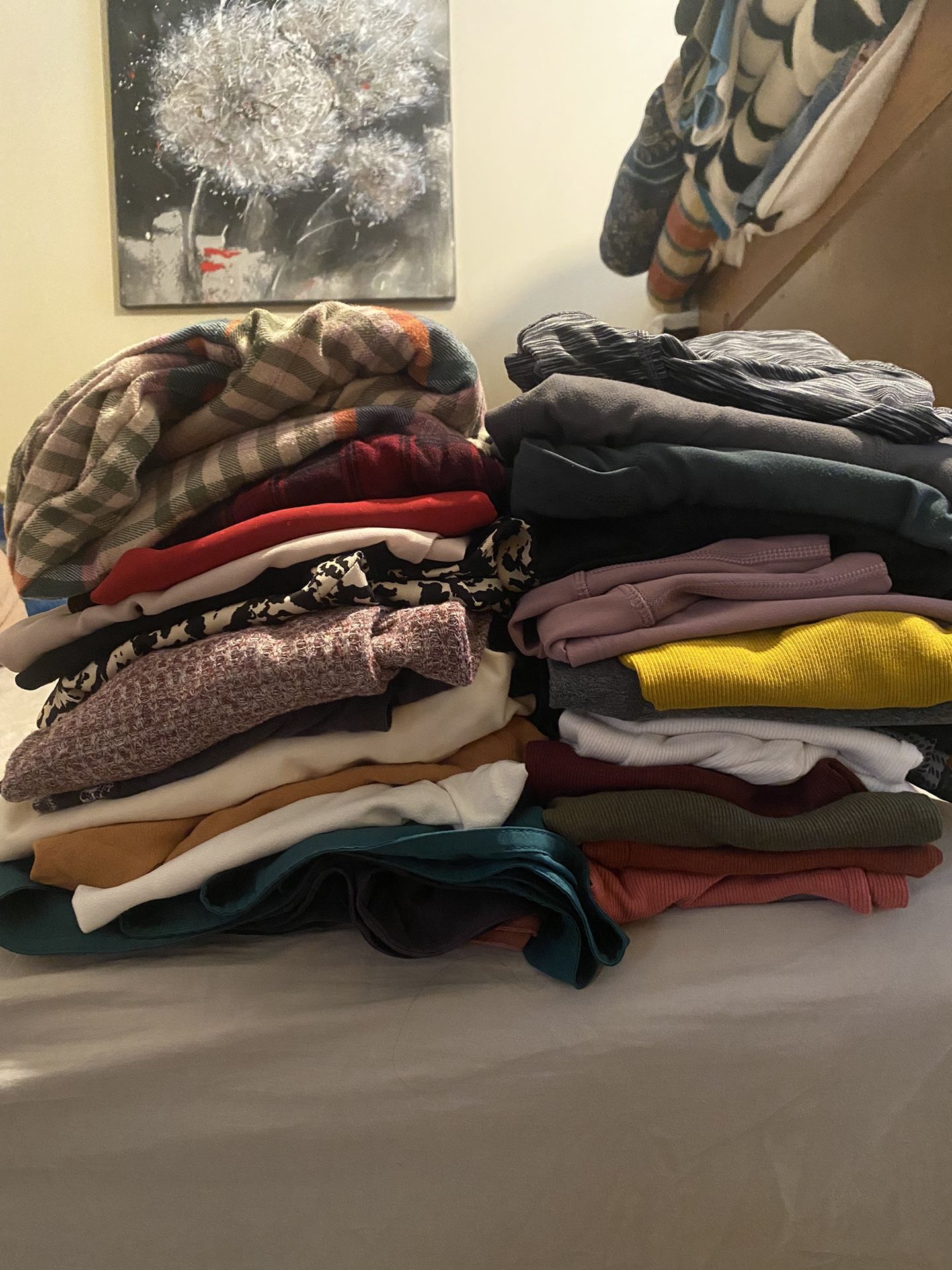 GREAT TO NEW CONDITION CLOTHES! TOO MANY TO POST! WOMEN’S/JUNIOR’S SIZE SMALL $1 A PIECE! PLEASE READ DESCRIPTION.