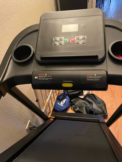 Foldable treadmill with incline