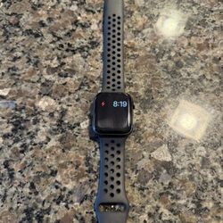 Nike Apple Watch SE