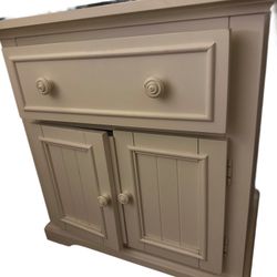 Bedroom Set Up- Queen Bed, Dresser & Side Table 