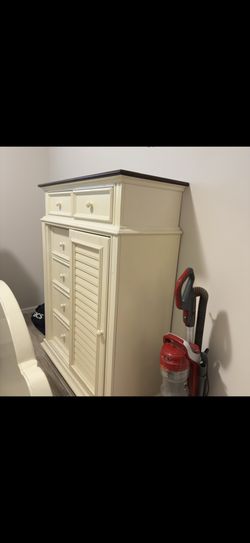 🎁Beautiful tall chest-dresser/6 drawer and shelves 44” x 18” x 59”🎁