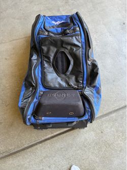 Baseball roller bag