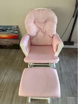 Nursery glider chair with footrest
