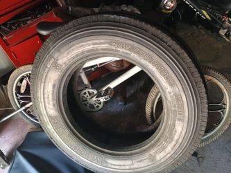 Truck tire 19.5