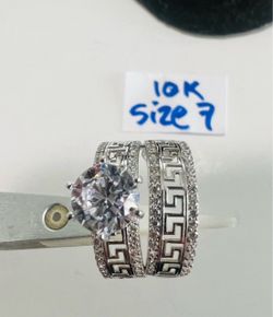 10K Solid White Gold Wedding Ring CUBIC ZIRCONIUM STONES Size 7