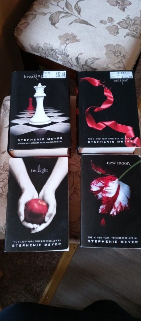Eclipse new moon Twilight breaking dawn
Books collection Stephenie meyer