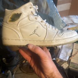 Nike Air Jordan 1, 306000 101, Retro Metallic Silver, Size 8.5m