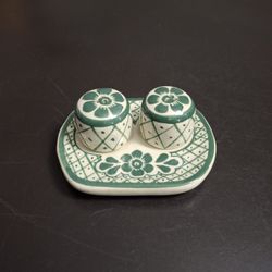 Vintage 1970's Mexican Hand-painted Green & White Floral Pattern 3PC Salt & Pepper Shakers With Tray 3.75" X 3"