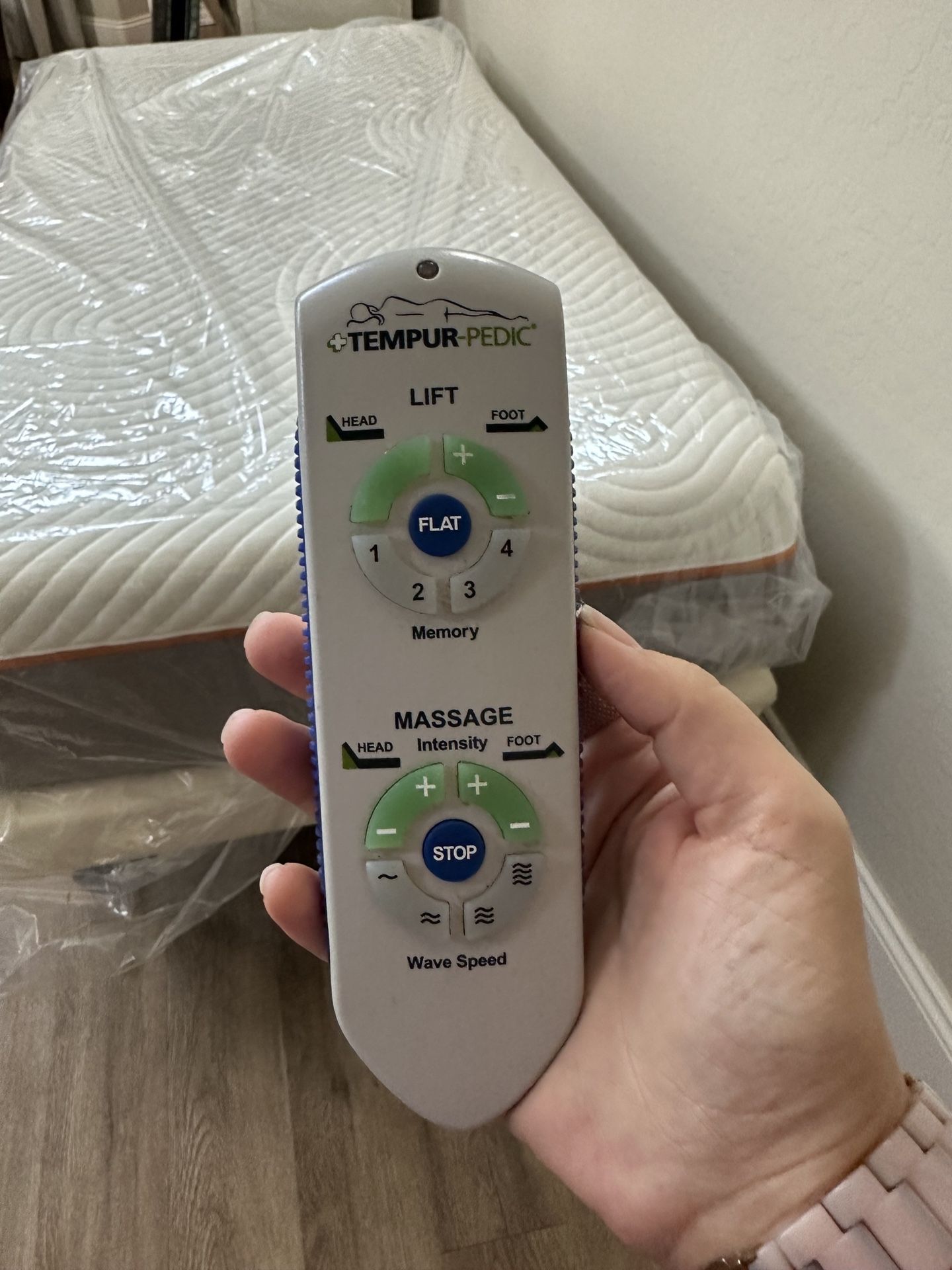 EXCELLENT Twin Electric Bed with Tempurpedic for Sale in Phoenix, AZ