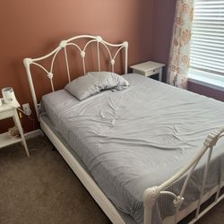 Queen Bed Set