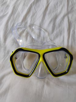 Yellow and Black Dive Snorkel Mask
