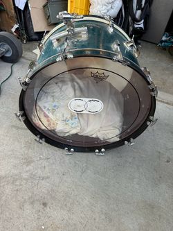 Pearl President Series Blue Sparkle Bass Drum