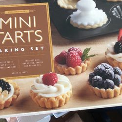 New Williams Sonoma Mini Tarts Baking Set