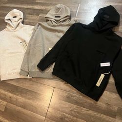 Essential hoodie with tag