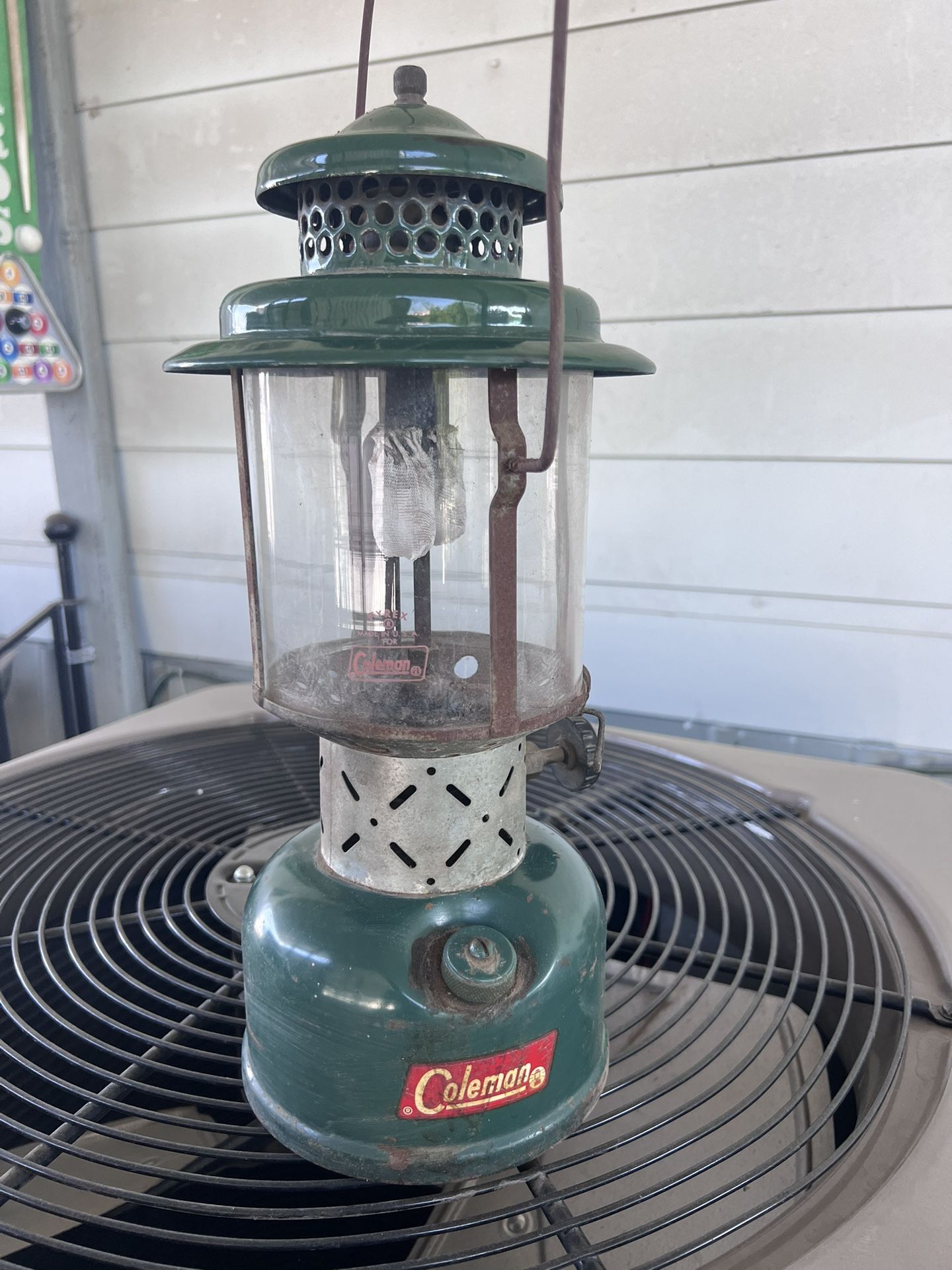 COLEMAN LANTERN MODEL 220E W/ PYREX COLEMAN LOGO GLOBE