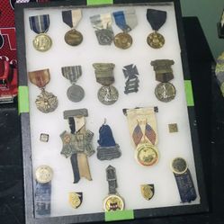 20 Piece Metal Badge Pin Lot All One Money