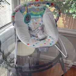 Baby Vibrating Bouncer w Toy Bar