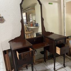 1940s Lady’s Vanity