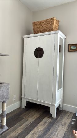 ✨ Beautiful Vintage Oriental Cabinet / Armoire / Wardrobe ✨