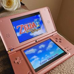 NEW NINTENDO DSI XL+ 1 GAME OF CHOICE + CHARGER + WARRANTY