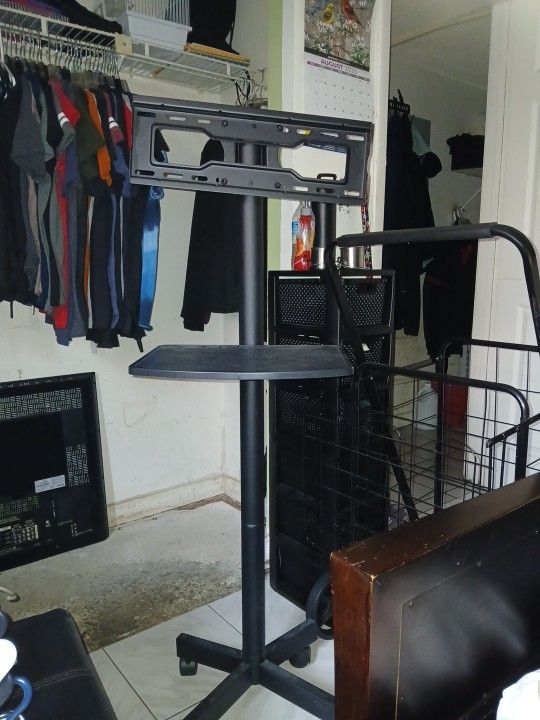 Stander For Tv. 32 Inch. Tv.  Stander