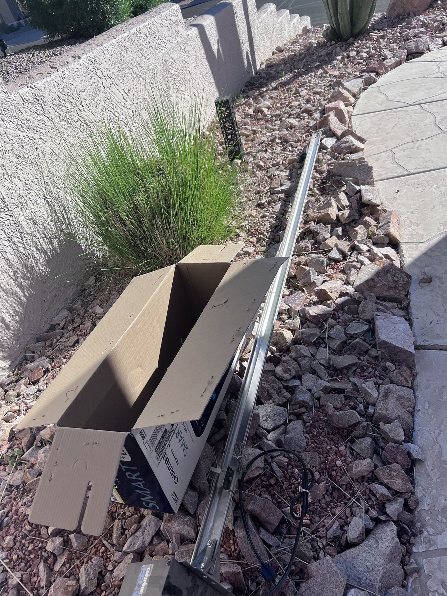 Working Genie garage door opener all the parts included safety eyes